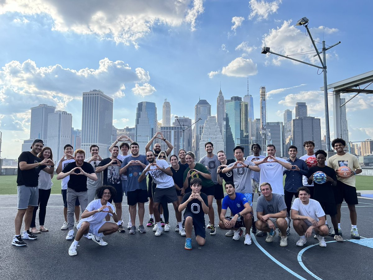 ali_nicolas's tweet photo. We're hiring! Come work with the best humans in the galaxy ✨ @overtime 

• People Operations Director
• Director of League Partnerships
• Executive Assistant 
• Network &amp; Systems Engineer
• Director of Social Content &amp; more!

➡️ https://t.co/WCBxG4sIYC https://t.co/QikBJSxdIM