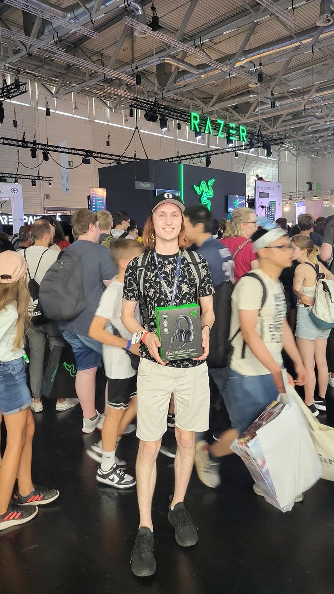 Copped an <a href="/EvilGeniuses/">Evil Geniuses</a> hat to support my boy <a href="/jawgemo/">G2 JAWGEMO</a>, and won some headphones at the #RazerGamescom Aim Lab challenge yesterday.

#LIVEEVIL