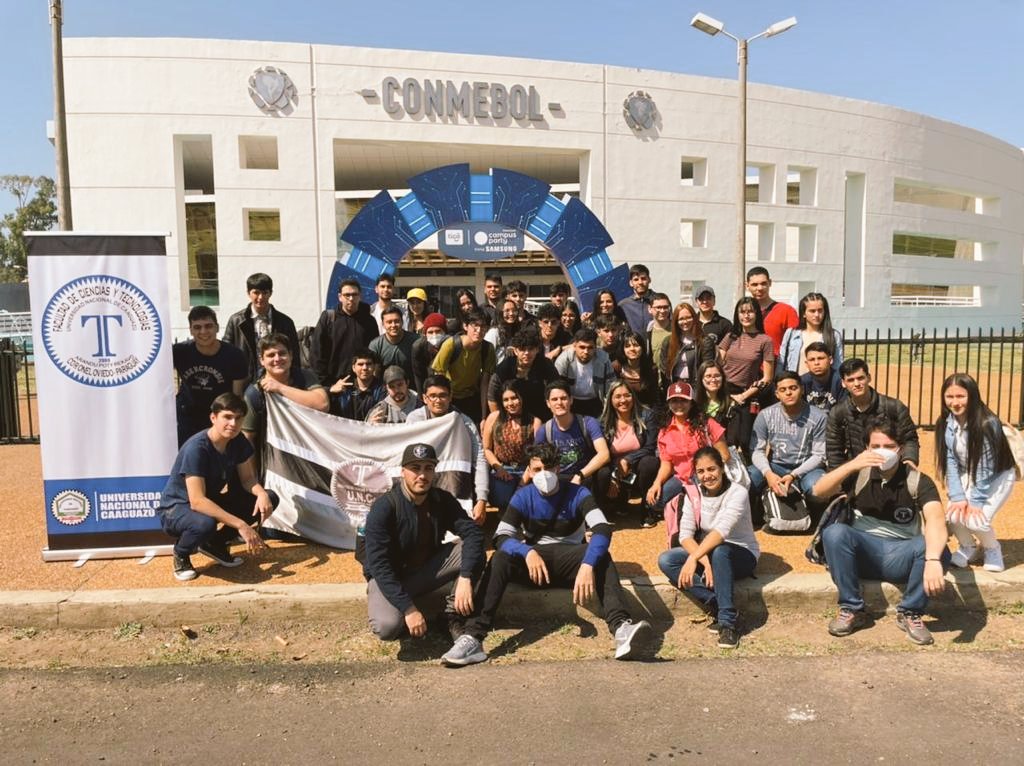 FcytUnca's tweet photo. Alumnos de la FCyT presentes en el @campuspartypy . Gracias a la @SNJPy @EColman11 por el apoyo poniendo a disposición el transporte para el traslado de los mismos. https://t.co/KJjSWUbQaK