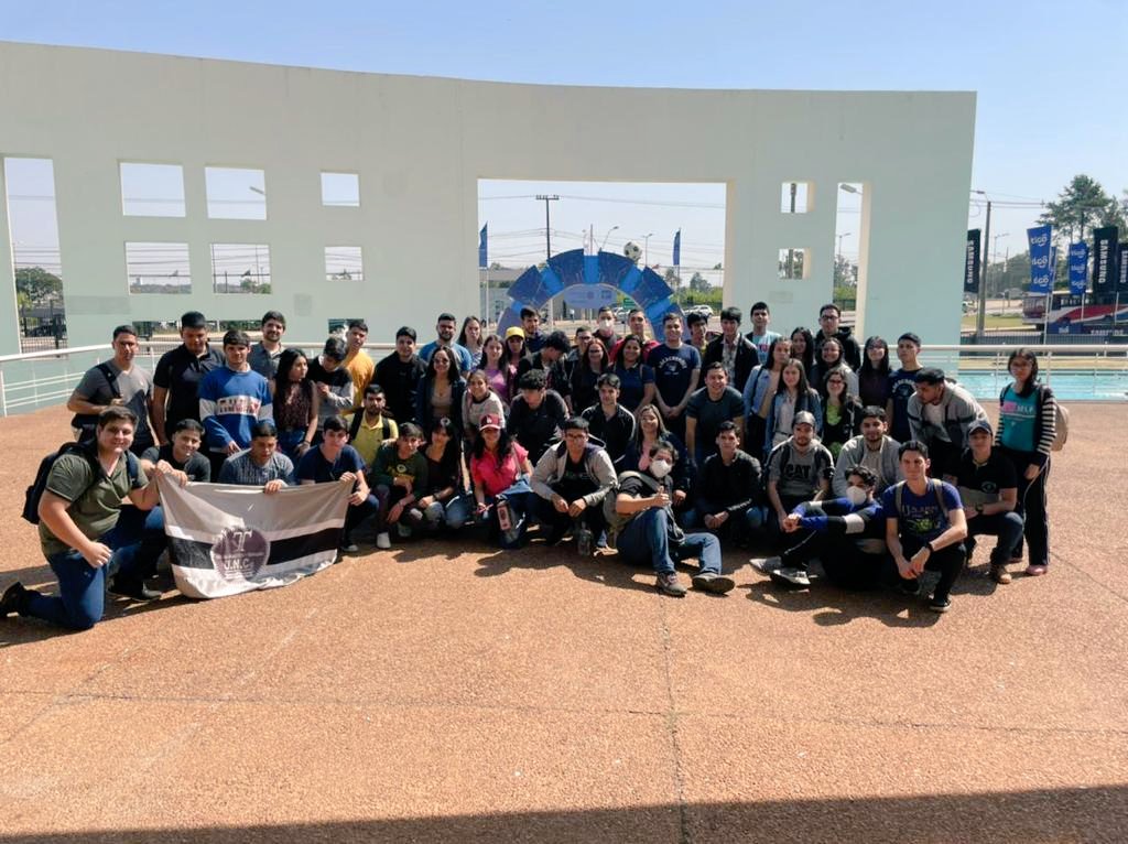 FcytUnca's tweet photo. Alumnos de la FCyT presentes en el @campuspartypy . Gracias a la @SNJPy @EColman11 por el apoyo poniendo a disposición el transporte para el traslado de los mismos. https://t.co/KJjSWUbQaK