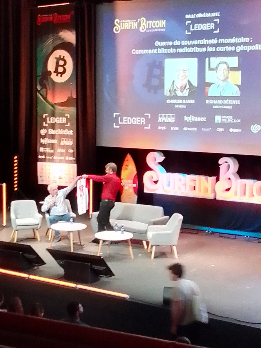 SurfinBitcoin's tweet photo. 🔔[PROCHAINE CONFÉRENCE] Salle @Ledger
Guerre de souveraineté monétaire :
Comment Bitcoin redistribue les cartes géopolitiques ?

Speakers : Charles Gave (GaveKal et @IdLibertes) et @RichardDetente (@GA_Crypto_)

#SurfinBitcoin22 #Bitcoin #ConferenceDays https://t.co/6RjPuBK02s