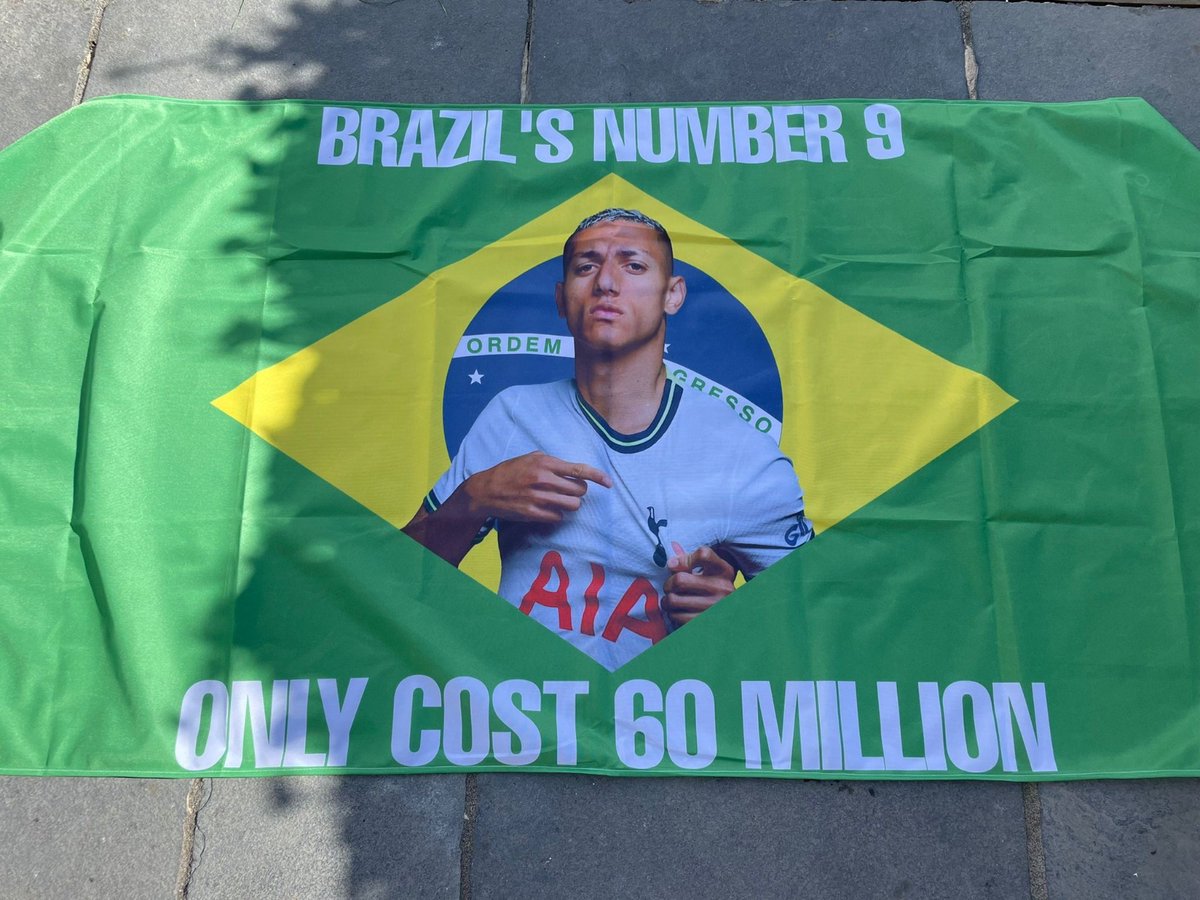 Your_Fut_Card's tweet photo. Custom flag we did for a customer who has sent us the picture ! 

#Spurs #CustomFlag #FootballFlag https://t.co/7yGwbZkCvc