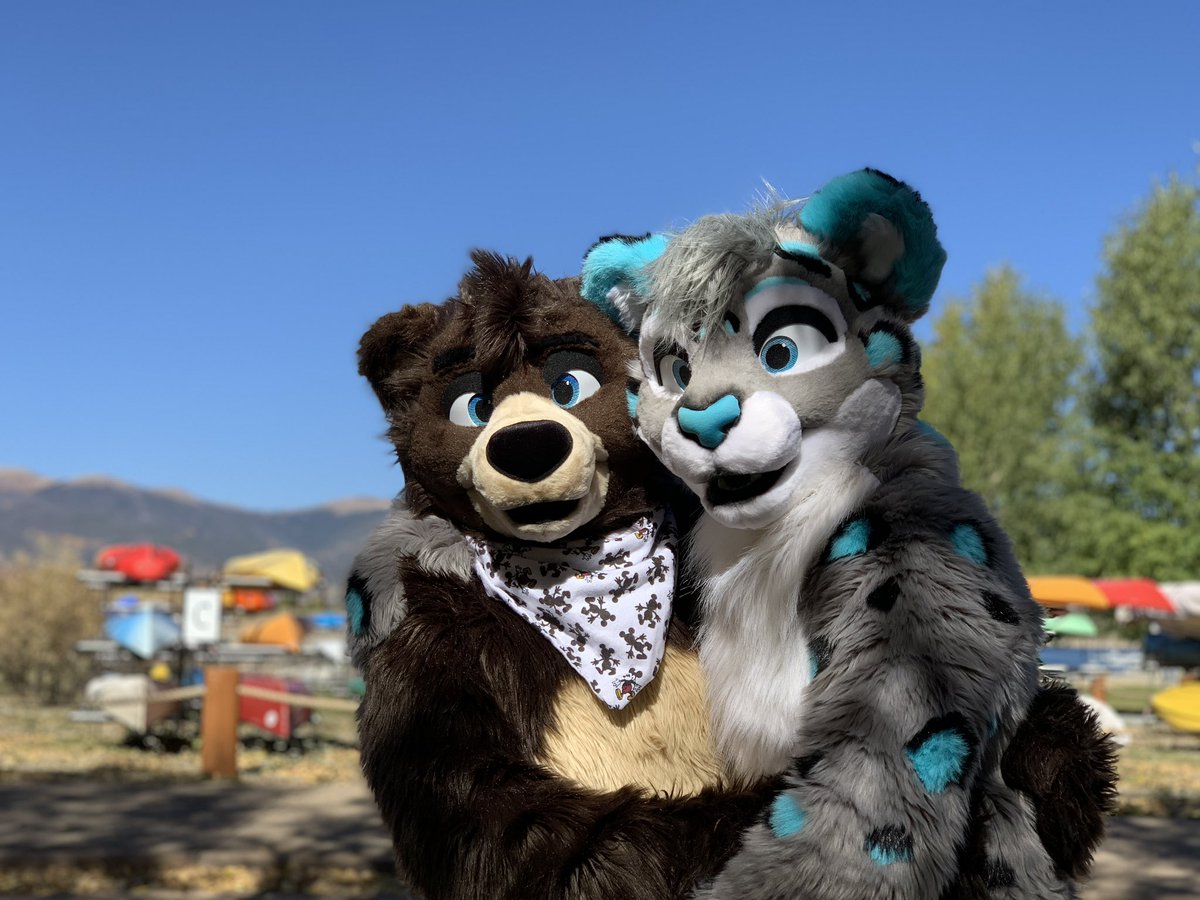 TyTyCub's tweet photo. Life is so precious..remember to hug your friends and keep them close. https://t.co/T76jg5slaz