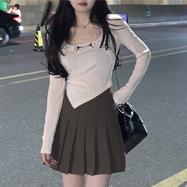 ตอนใส่สวยม้ากกก🍑

ขนาด size🎟 (หน่วยเป็น Cm)

🧃M ยาว 52 รอบอก 70 ไหล่กว้าง 31 ความแยวแขนเสื้อ 58

🧃L ยาว 53 รอบอก 74 ไหล่กว้าง 32 ความยาวแขนเสื้อ 59

🧃XL  ยาว 54 รอบอก 78 ไหล่กว้าง 33 ความยาวแขนเสื้อ60