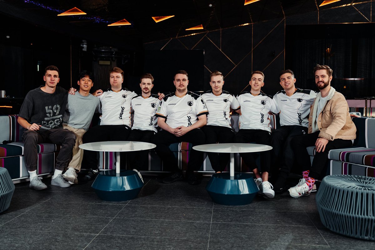 LIQUID | dom tweet media