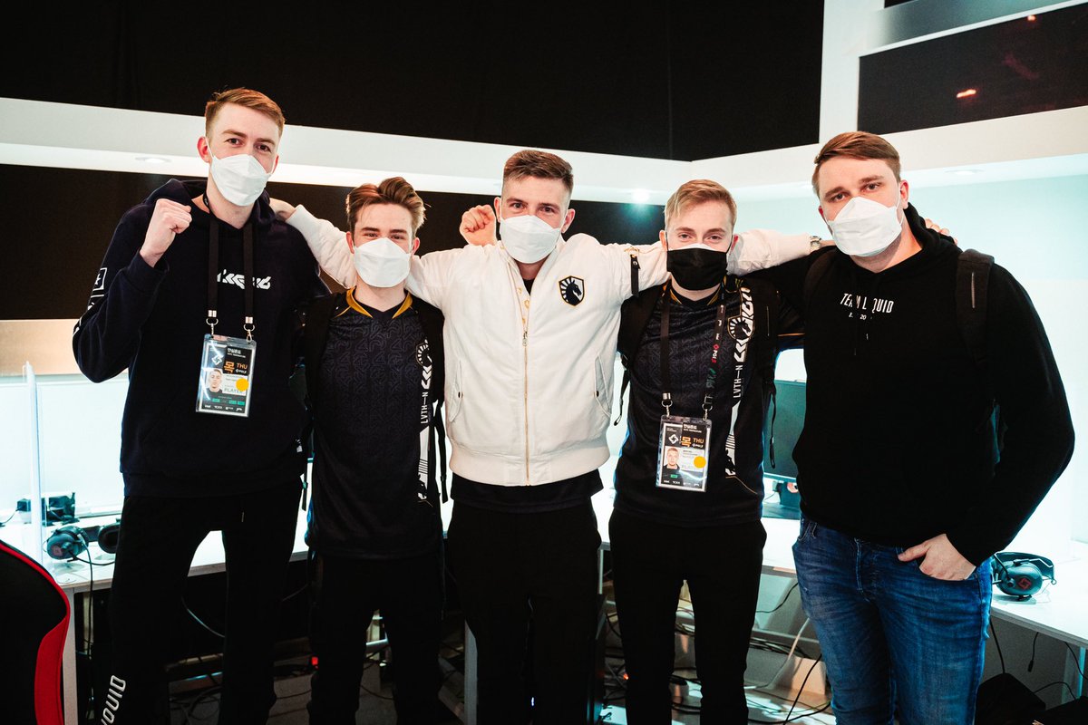 LIQUID | dom tweet media