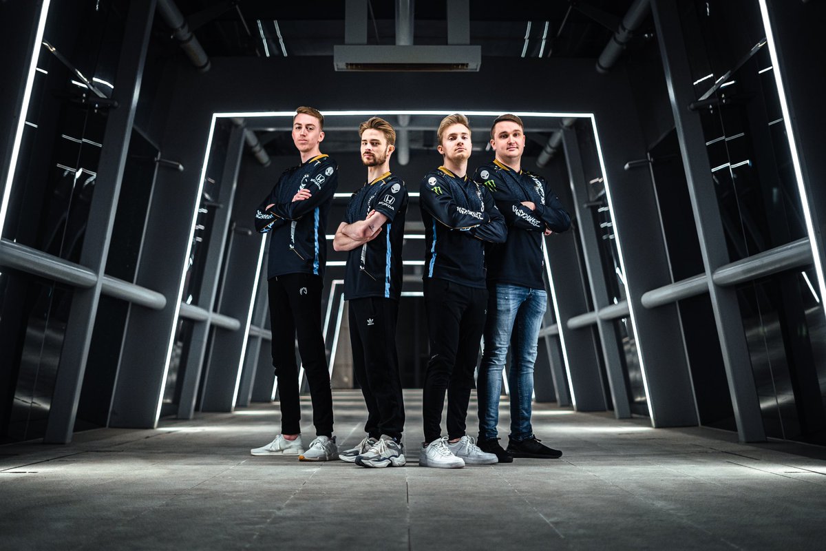 LIQUID | dom tweet media