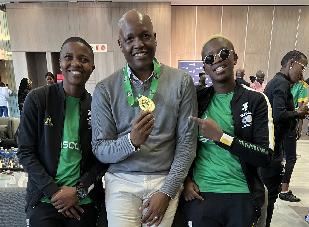 morakem100's tweet photo. Chilling with Africa’s finest @Banyana_Banyana @SAFA_net @HollywoodbetsSL @CAFwomen @COSAFAMEDIA @FIFAWWC @RobynMoodaly @SnezzyMbatha @Mbulism @BambananiMbane @SbuleleH @Kholosa_Biyana @SasolLeague https://t.co/OBaW3oNX4u