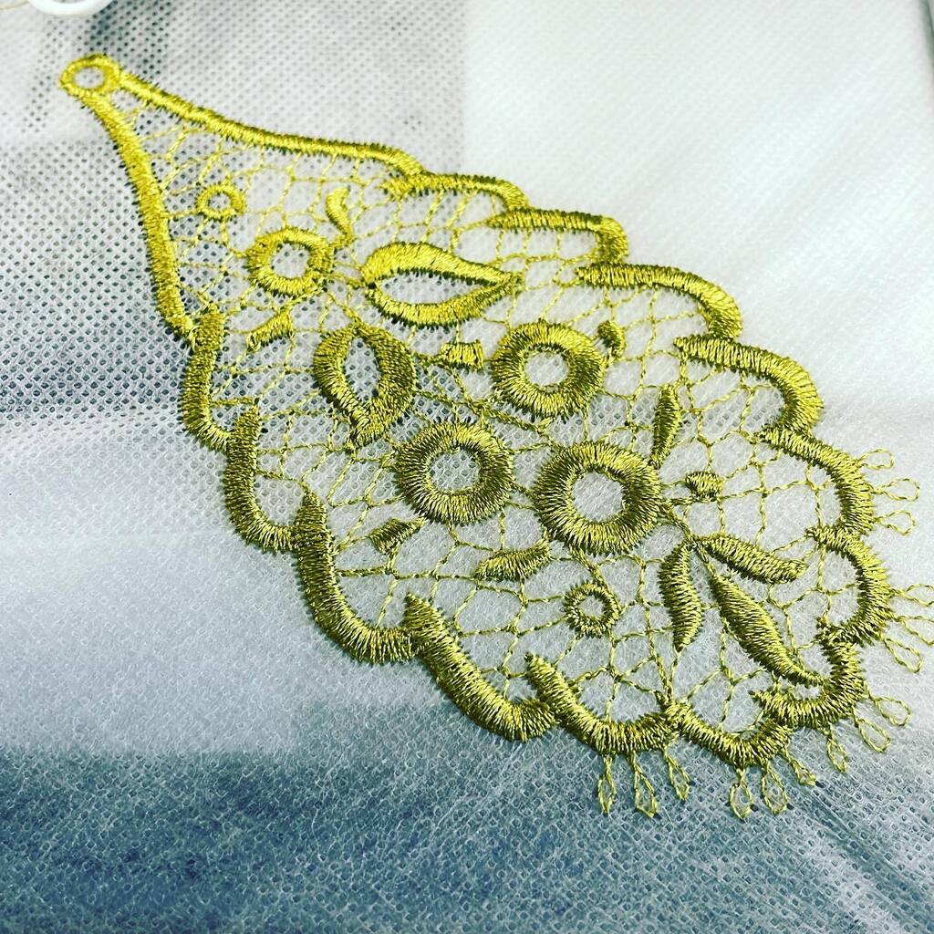 jcmiddlebrook's tweet photo. And here’s the finished embroidery! Scale is important in lace, and I haven’t yet found the right size for this pendant. #lacedesign #digitalembroidery #nottingham https://t.co/gqwMZHeB5k https://t.co/MTIVjevDNN