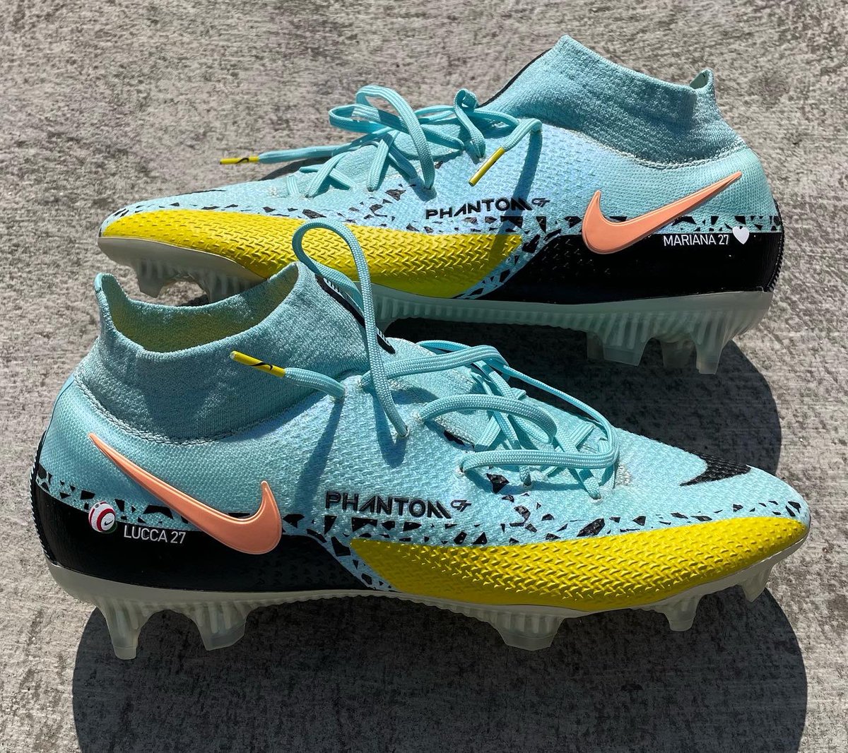 TachoMexTc's tweet photo. Un placer #entintardemagia los botines @nikefootball #nikephantomgt de @OscarFcoFabela1 , hermano muchas gracias por confiar en #tachomex #tucalzadonuestrapasion #custom #customnike #personalizados #personalizadonike #nike #phantom #phantomgt #gt https://t.co/DV5BcSPudb