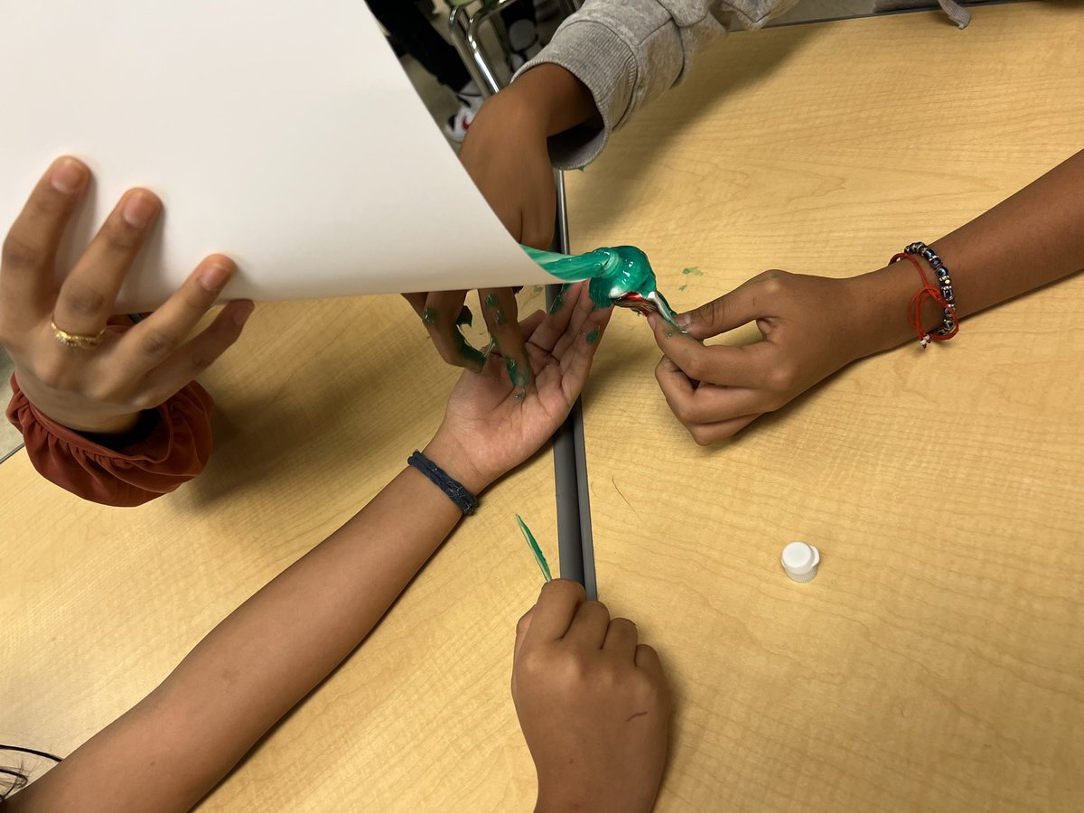APMABulldogs's tweet photo. 8th graders completing the toothpaste kindness challenge in science class #KindnessMatters #choosekind #APMAlearners #KindBulldogs https://t.co/YvStjU4J0A