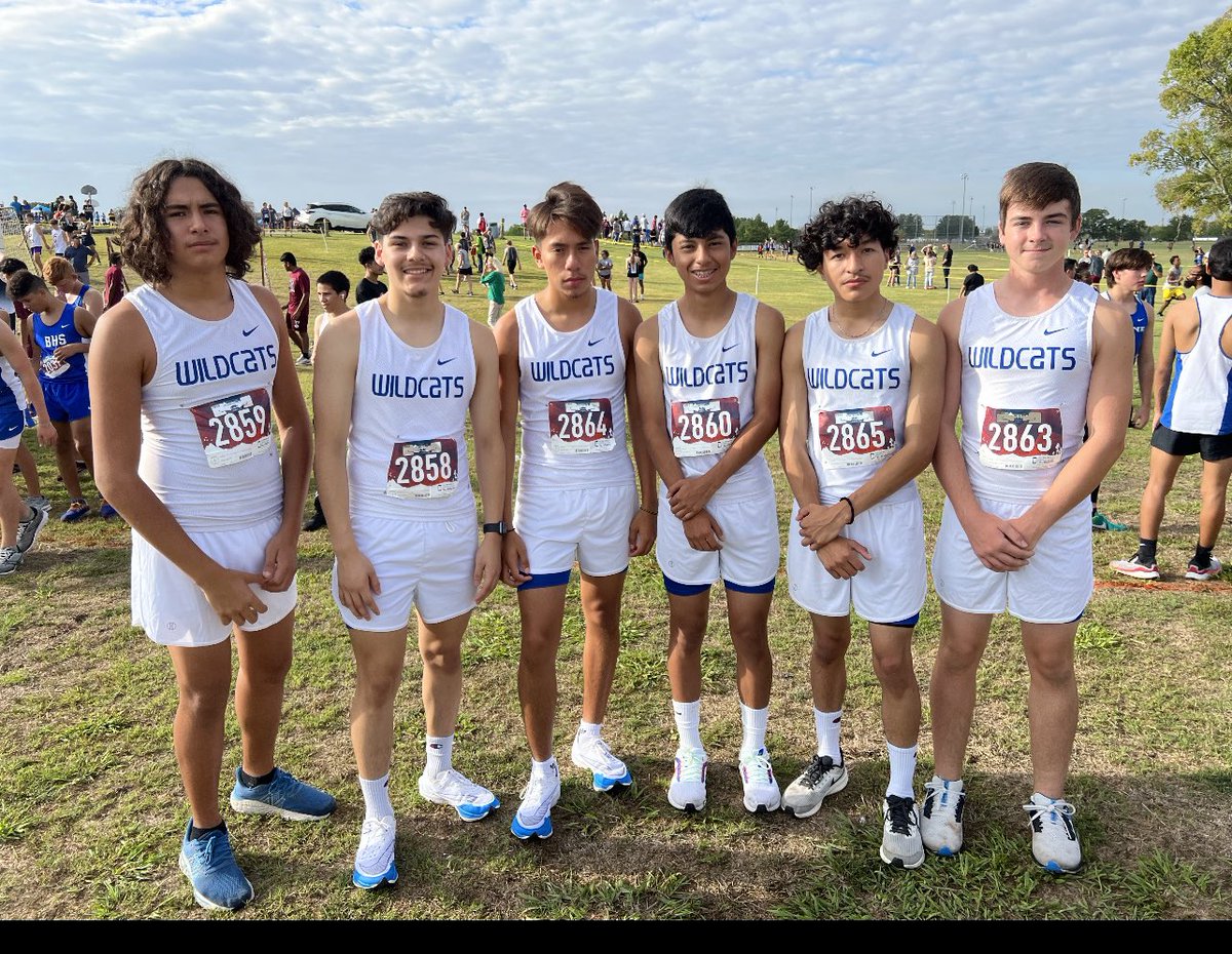 WildcatNation01's tweet photo. XC getting ready to run in 1st meet of season. https://t.co/OnbFcC2MPi