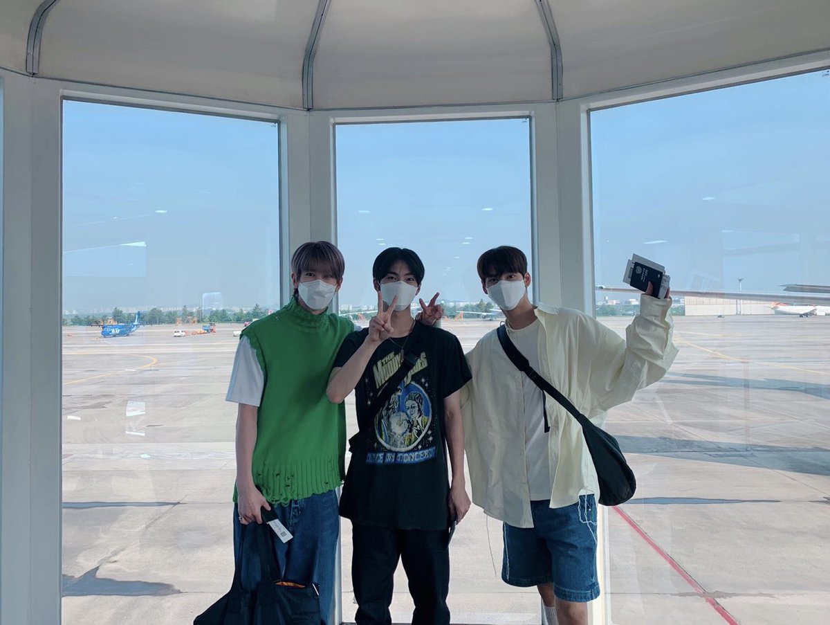 shoheiupdate's tweet photo. [Shohei] Hello This is SHOHEI ~! 🦅
Our SMROOKIES have finally come✨💐 to Japan
I never imagined being able to come to Japan so quickly, but thanks to my seniors, I was honored to follow the Suwon show and come to Japan on SMTOWN TOKYO😢

#쇼헤이 #SHOHEI #正平 #ショウヘイ https://t.co/fqTvWVL9I2