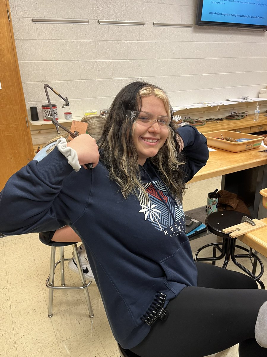 awhsart's tweet photo. One week in and the Jewelry students are already starting to master the jewelry saws! #awgenerals #hsart #jewelrymaking https://t.co/NuaDMuQXMb