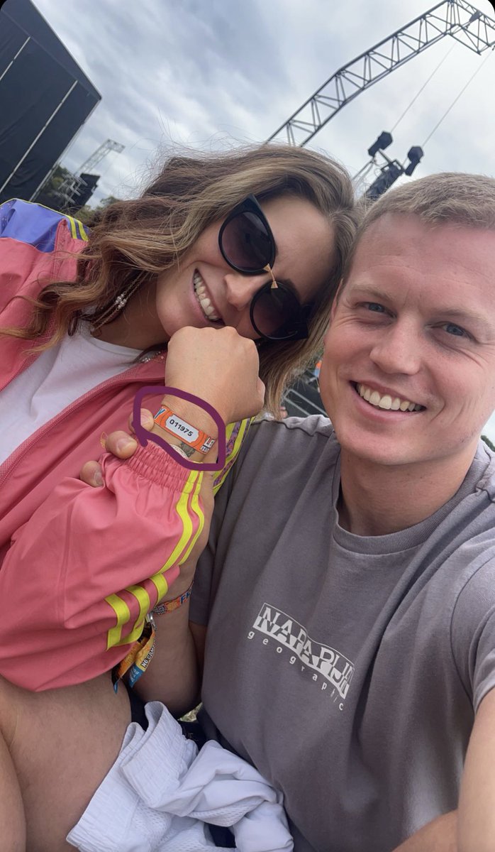 AYINBE's tweet photo. Waiting for @the1975 @OfficialRandL 1975 wristband 👀 #LeedsFestival #NoMusicOnADeadPlanet https://t.co/VDtLWhp2k0