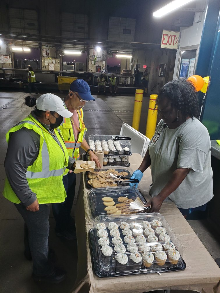 DFW_SunriseRamp's tweet photo. Celebrating 115 years this morning along with service milestones! Happy birthday UPS!🎉@UPS @DfwUps @UPSers @RedRiverUPSers @UpsDfwTraining https://t.co/FGcCQEO1sd