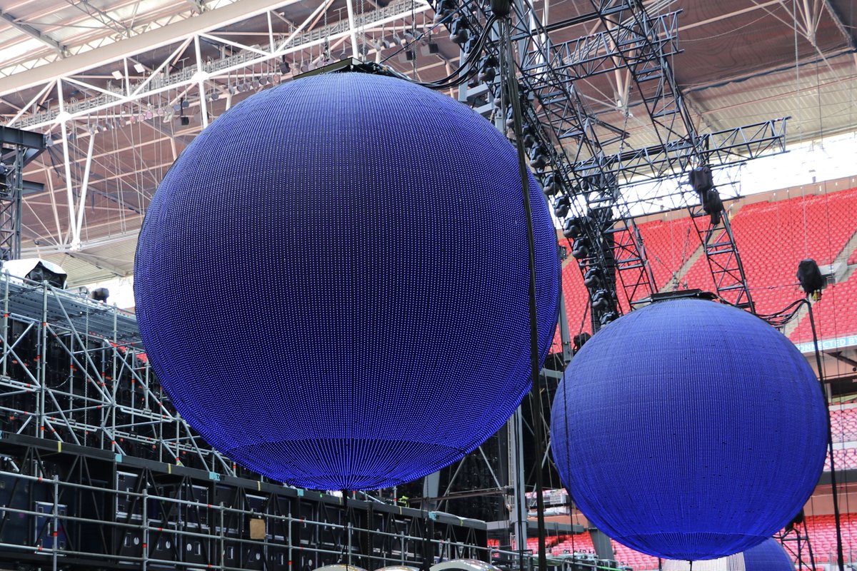 PRGlive's tweet photo. Sustainability. Innovation. Another great example of PRG striving to reduce our environmental impact! Check out this piece from #PLSN documenting #PRGProjects journey in developing, building and delivering 4 inflatable LED spheres for Coldplay's tour. https://t.co/W2JzcBuDv5 https://t.co/WWTUUw5si8