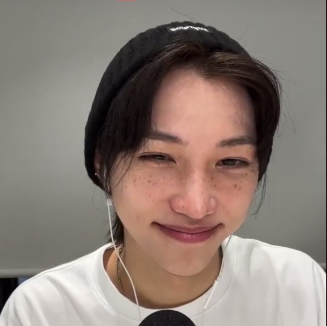 _mmelonee's tweet photo. @ShopeeMY The moment when you close your eyes, all you see is red lights, but with Stray Kids you'll never go astray~ 
#ILoveShopee #ShopeeHappy99 https://t.co/JYXm4ri3gO