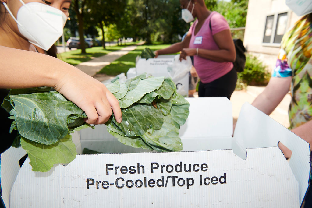 VOLUNTEERS NEEDED! Market Box is in deep need of volunteer drivers THIS SATURDAY 8/27. 
-Pickup @ 6400 S. Kimbark
-10-12 stop routes
-Deliver in your neighborhood
-Gas covered!
 Help us get free food out to 200+ households across the South Side!! bit.ly/drivemarketbox
