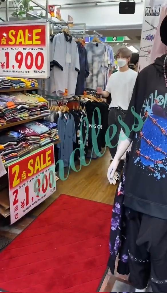 shoheiupdate's tweet photo. Shohei and other SMROOKIES members were seen in the store while in Japan

#쇼헤이 #SHOHEI #正平 #ショウヘイ 
#SMROOKIES #SR22B https://t.co/gFPlAkm80E