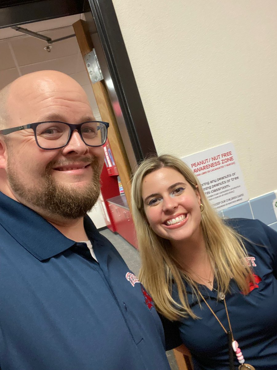 ChloeSmolka's tweet photo. Happy National Kelly Day with our Band Director Mr. Kelly!! Love our Trent middle school Fine Arts!! https://t.co/0nSQaAU650
