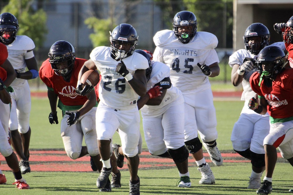 romeo_norris's tweet photo. Game pics from last weeks scrimmage with HDWoodson in DC 08-20-2022…. Big Rome on the move. Today’s game day is at home, St Mary’s Ryken against Mt Saint Joes. Let’s go Knights! I’ve got your 6! #SMR #SMRFootball https://t.co/i5q8SwuOtJ