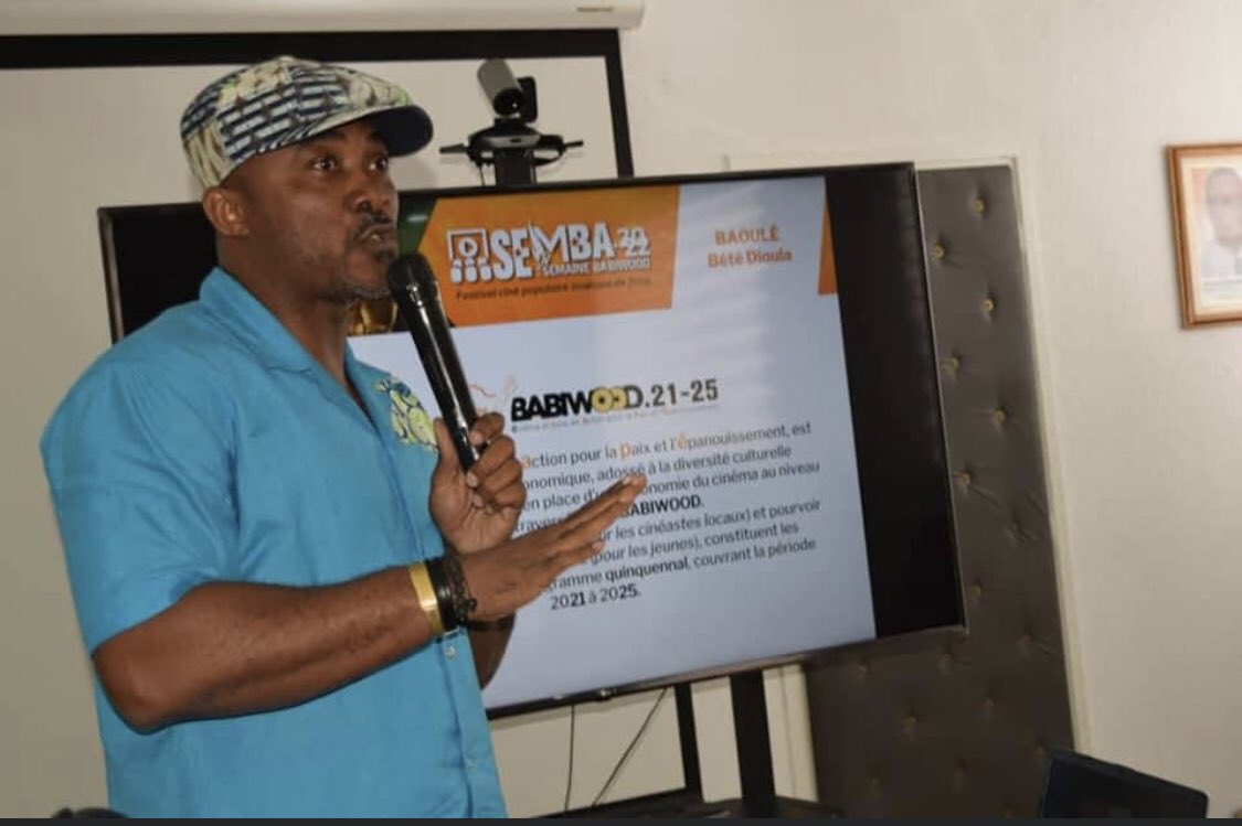 MINCF_CI's tweet photo. Guy Kalou a le soutien total du #MinCF. Des Babiwood ciné-club seront installés hors d'Abidjan #emplois  #jeunes  autour du #cinema #ICC. Kamissa sera projeté dans les trois langues (Bété, Baoulé et Dioula en phase pilote ) #Cohesion #vivreensemble  #CIV225 
#FrançoiseRemarck https://t.co/uuCvkp4eQ9