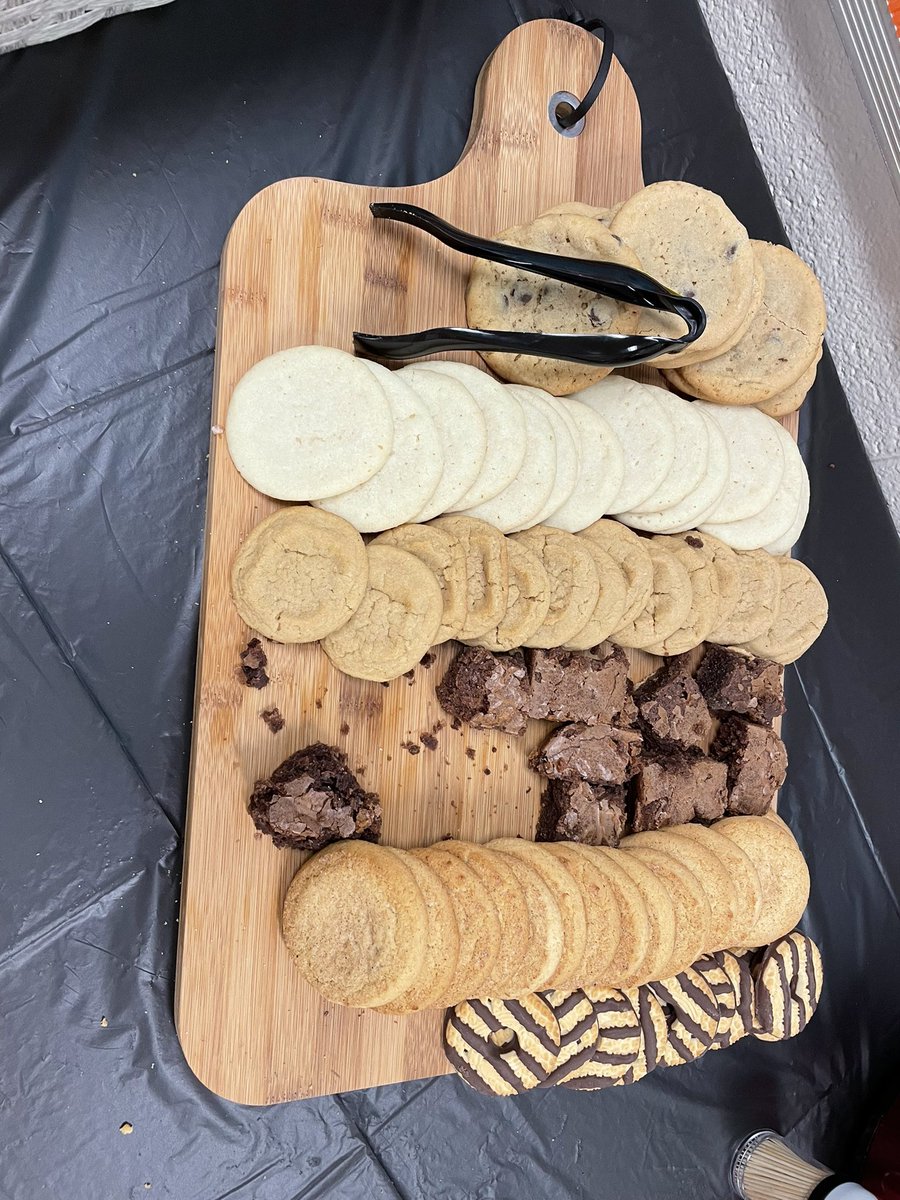 AmyWinfree's tweet photo. It’s Fri-YAY and charcuterie board day here at the Hub! #precious #talented #yummy @Hubbard_Elem https://t.co/PokRlyCX50