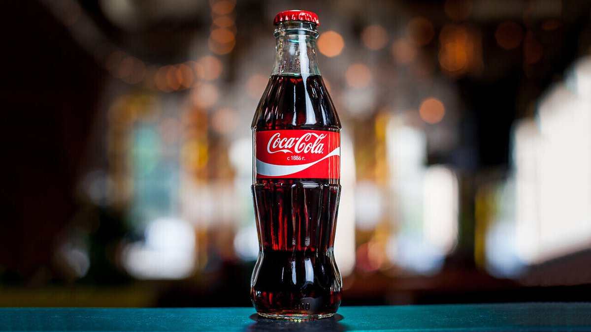 tjournal's tweet photo. Coca-Cola будет продавать в России напиток под названием «Добрый кола».

По данным «Фонтанки», поставки газировки в розницу компания возобновит до 28 августа

https://t.co/jcQPUo0zzJ https://t.co/unyTUhslcw