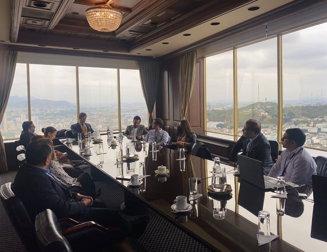 EcuaSigad's tweet photo. Presentación de @SoporteEditrade  sobre los principales hitos de los últimos cinco años en Ecuador y la oferta de innovación que se impulsa de la mano de nuevas plataformas. 

#Editrade #EcuaSIGAD #AgentesDeAduana https://t.co/RZ6L6gMJHi
