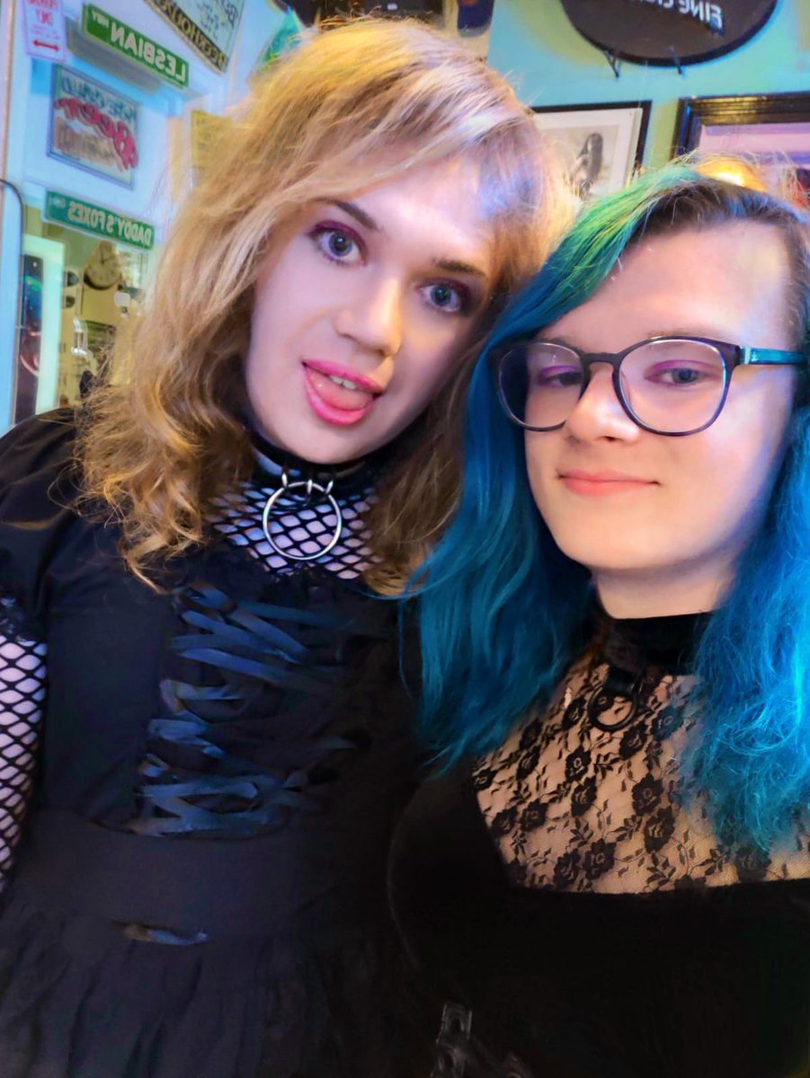 transbimbo's tweet photo. Haiiii everyone! I cleared out all my old Twitter posts, I just needed fresh start! 
Here’s me last night 🖤🖤🖤 https://t.co/GAD8pwWndr