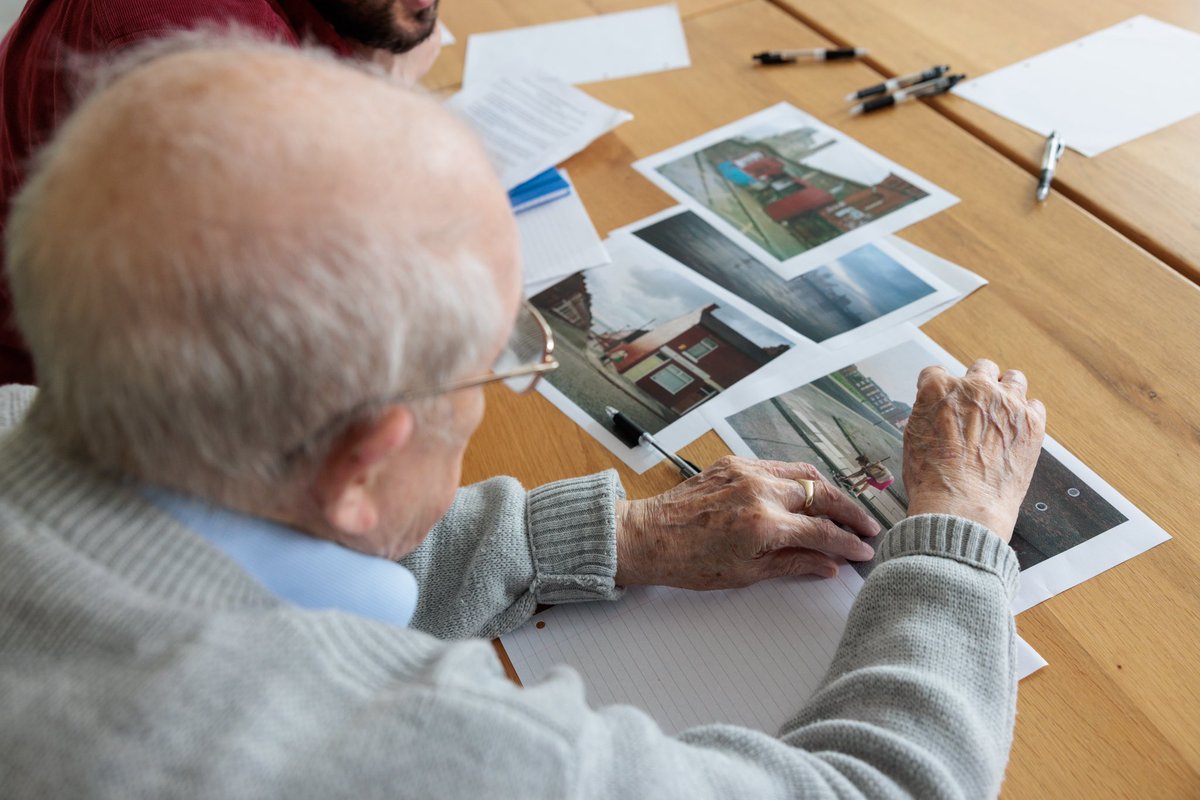 Such a rewarding week with @house_memories On The Road On Tues, we visited @SLH_Homes in Woolton, where tenants’ writing and memories were showcased in a film 🎞 On Weds, residents at @LivvHousing in Prescot viewed images inside the immersive and enjoyed a writing workshop 🖊