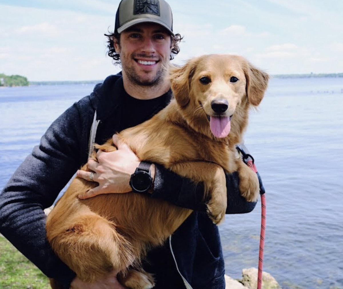 NHLBruins's tweet photo. Friday + #NationalDogDay + #NHLBruins pups = 🙌 https://t.co/nkxOLRRJR3