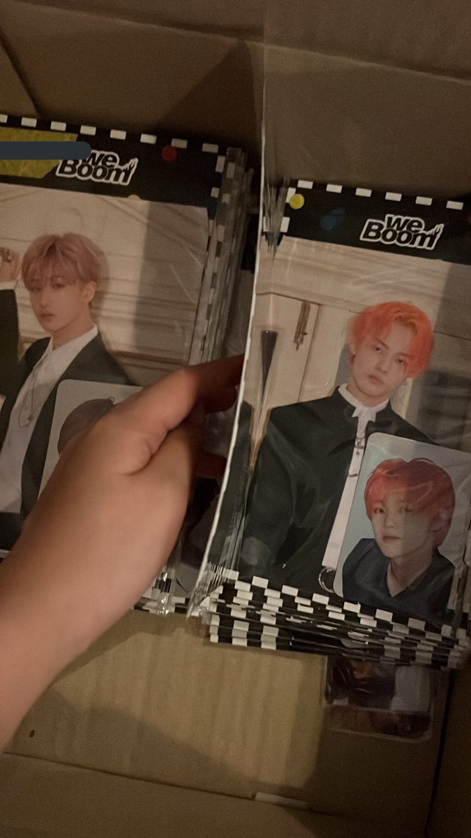 najaesales's tweet photo. so i saw tweets about the holos being bent and guys normal siya 😭 like halos lahat ata nung shinip ni sm is ganito dahil sa material na ginamit https://t.co/H7QrFR2ZqQ
