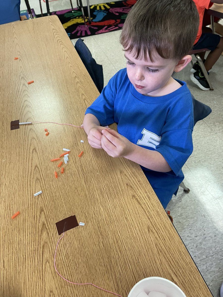 Preschool_BES's tweet photo. ⭐️ Fine motor but make it fashion ⭐️ We cut straws, then stringed them to make the straw pieces into a necklace. This activity also serves as a movement break…did you know that straws shoot across the room when you cut them? #finemotor #spedpreschool #BESties #SimplyTheBESt https://t.co/5x7cHONkaU