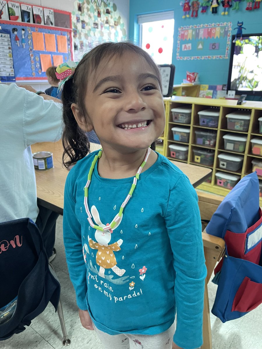 Preschool_BES's tweet photo. ⭐️ Fine motor but make it fashion ⭐️ We cut straws, then stringed them to make the straw pieces into a necklace. This activity also serves as a movement break…did you know that straws shoot across the room when you cut them? #finemotor #spedpreschool #BESties #SimplyTheBESt https://t.co/5x7cHONkaU
