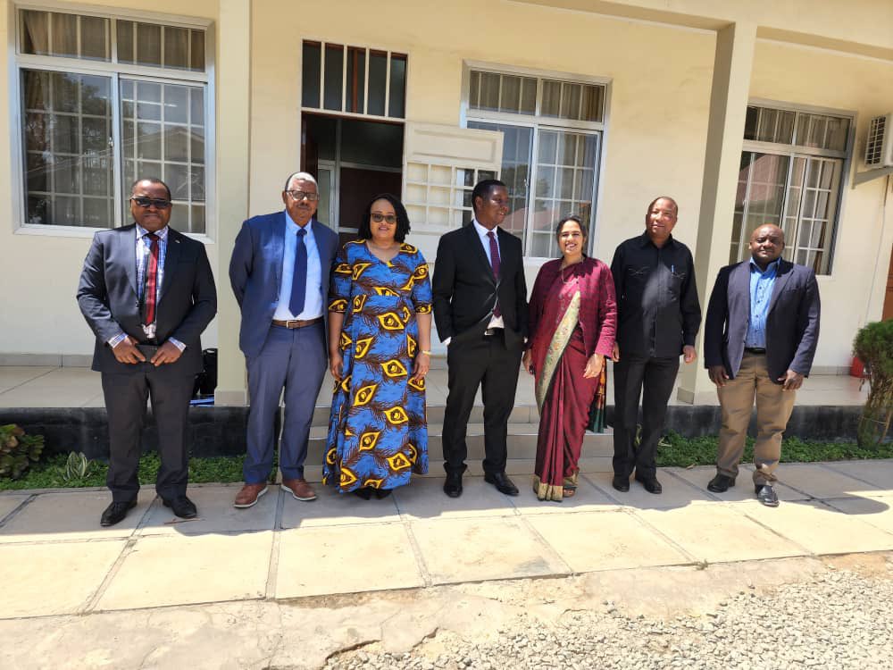 ShaliniBahuguna's tweet photo. Let's have more joy in classrooms👩🏾‍🏫
It was an absolute pleasure meeting with Hon Adolf Makenda, Minister of Education to discuss how we can make learning informative and fun #ForEveryChild in #Tanzania 🇹🇿
@wizara_elimuTz @unescodar @DBaheta https://t.co/6HlF6v7Zby