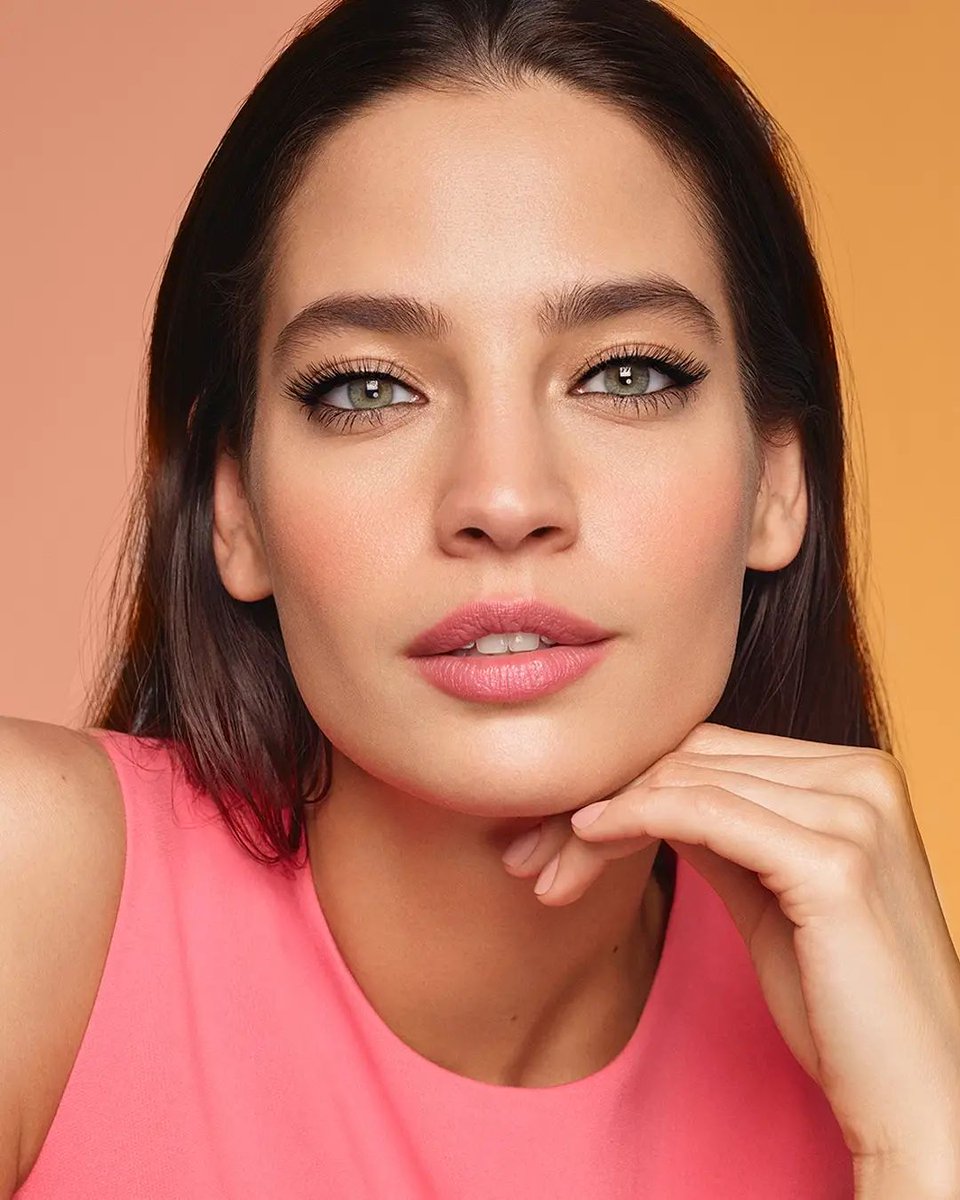 notevenezuela's tweet photo. ¡Colorea tu piel con Luminous Silk Compact Blush! Con aceite de argán en su contenido, nutre tu piel y la ilumina sin resecarla. ❤️
#notecosmetique #makeup #maquillaje #Venezuela https://t.co/4rM6XJ5F1Z