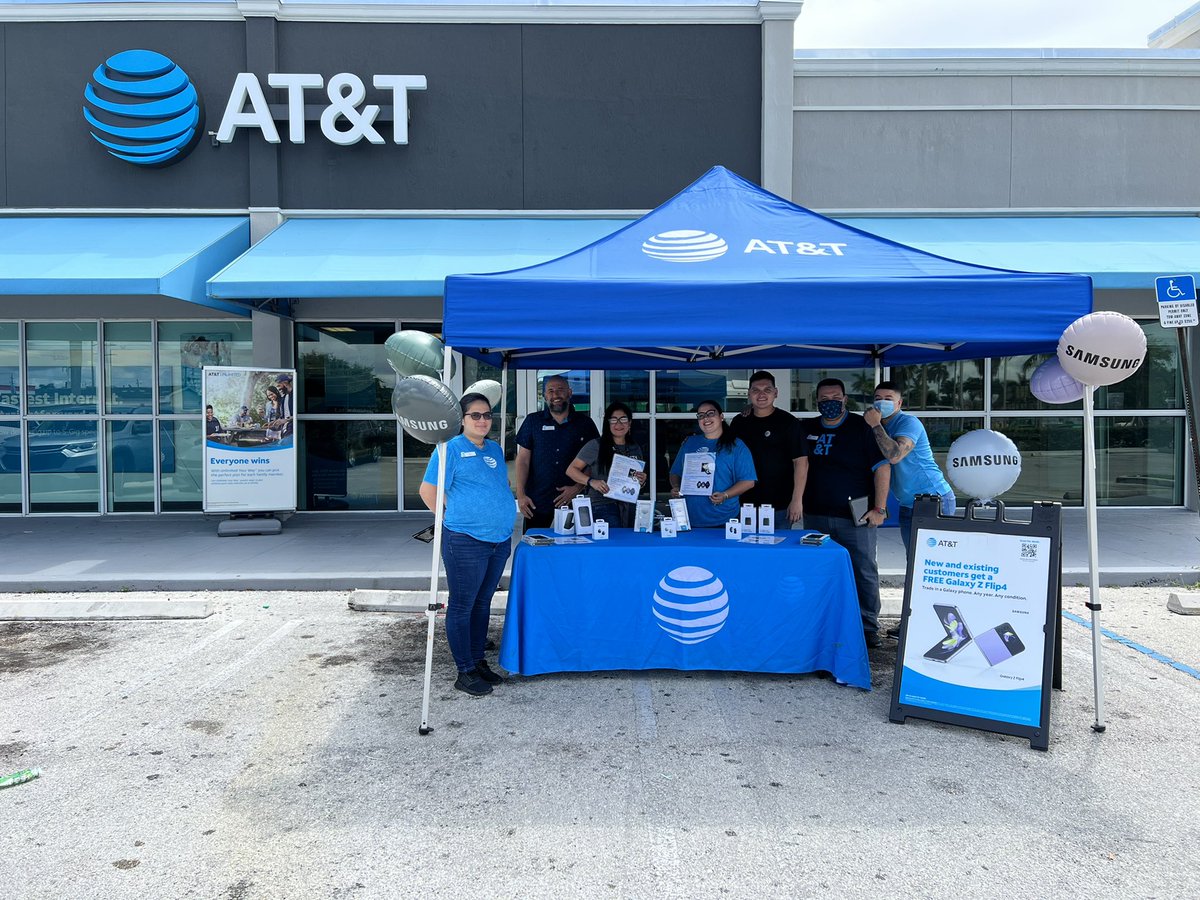 FloridacityKat's tweet photo. Florida City Ready for Samsung Flip 4 and Fold 4 launch ๐ @One_FLA @eniggemann @DilmaAZambrano @Lissette_rod1 @jrivasfla ๐ฅ๐ #TeamHeatwave https://t.co/Dzs9t4Zuss
