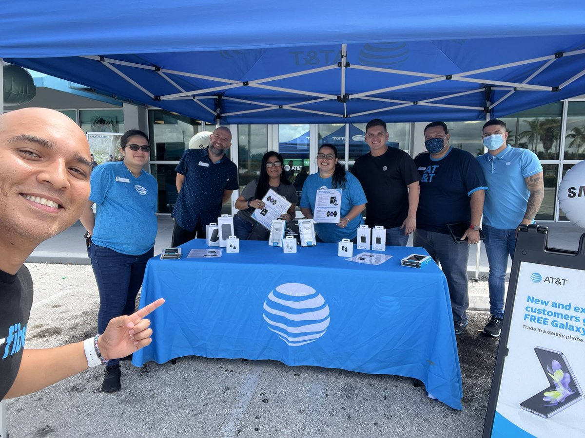 FloridacityKat's tweet photo. Florida City Ready for Samsung Flip 4 and Fold 4 launch ๐ @One_FLA @eniggemann @DilmaAZambrano @Lissette_rod1 @jrivasfla ๐ฅ๐ #TeamHeatwave https://t.co/Dzs9t4Zuss