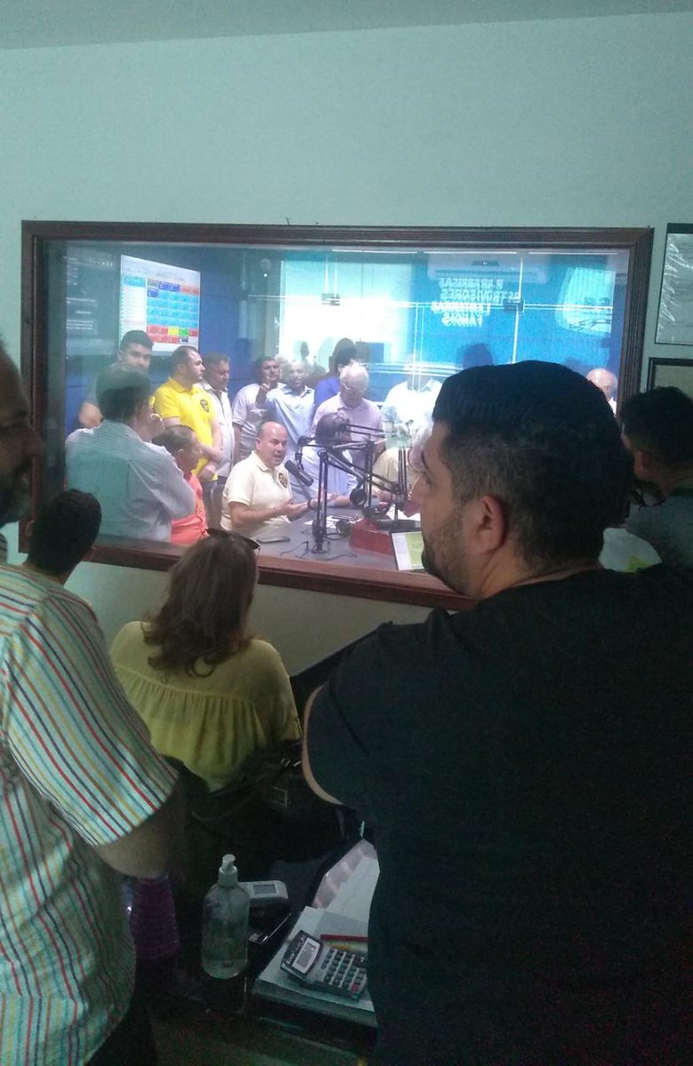 turmaboaceara's tweet photo. @robertoclaudio 1️⃣2️⃣🚀💛 reúne multidões, até em entrevista de rádio. Esse é o VERDADEIRO CANDIDATO DO POVO! https://t.co/lG47vwjFAO