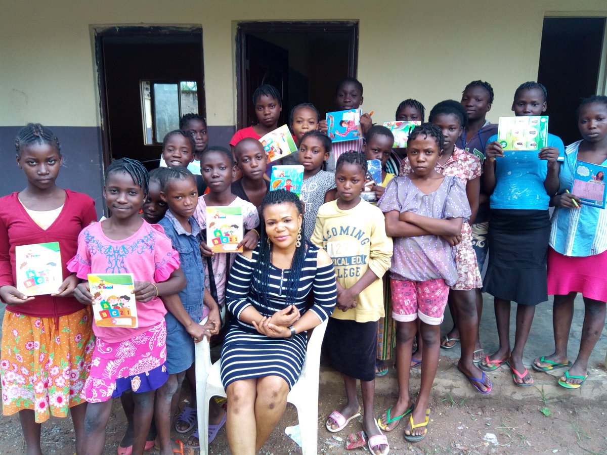 ChildRepHub's tweet photo. This time in 2018 we concluded our 30 days free summer lesson for 100 less privileged kids in Abuja Nigeria.
It's 4 years already
Great team 👥
Good work
#humanitarianservice
#summerlesson https://t.co/PyrKiJrp0k