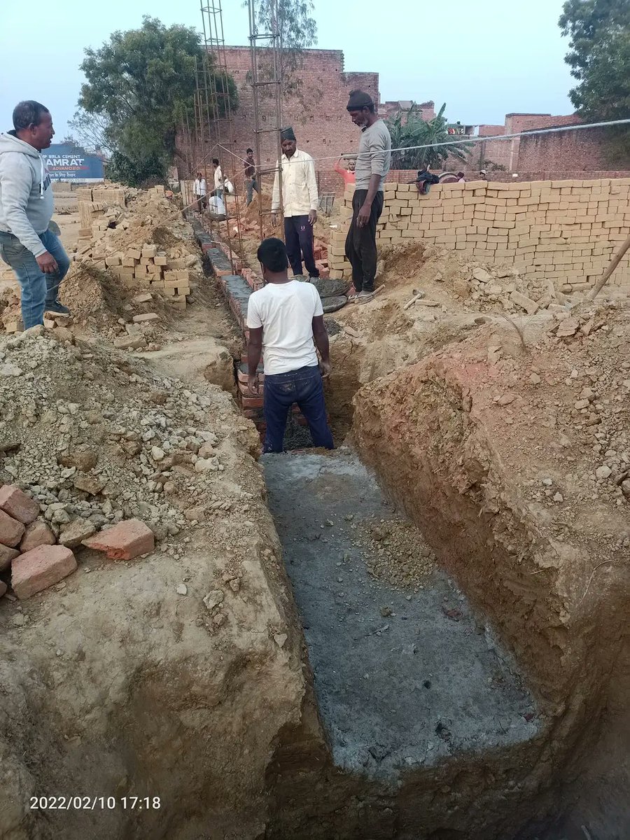 9TNAT's tweet photo. #CivilEngineering भवन का सबसे महत्वपूर्ण भाग नींव निर्माण है , नींव को मृदा के कठोर स्तर तक अवश्य लें कर जाये,हो सकता है यह स्तर कुछ फुट से कुछ मीटर गहराई तक जाये,सिविल अभियंता या वास्तुविद को अपने निर्माण स्थल का निरीक्षण अवश्य कराएं। नींव 1.उथली 2.गहरी (pile) #distinct_design https://t.co/6DHDHWSQfR