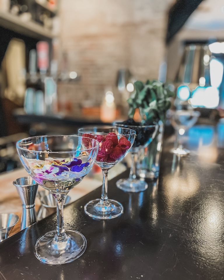 Becktadining's tweet photo. Edible flowers, raspberries, blackberries & mint. Some of the fresh elements we use to craft the perfect cocktail.
Cheers to the weekend!
Pls Call 613 238-7063 or email info@beckta.com for reservation. Dining room & wine bar open at 5pm, reservations until 8pm.
#beckta #tgif https://t.co/svrgrDAJE4