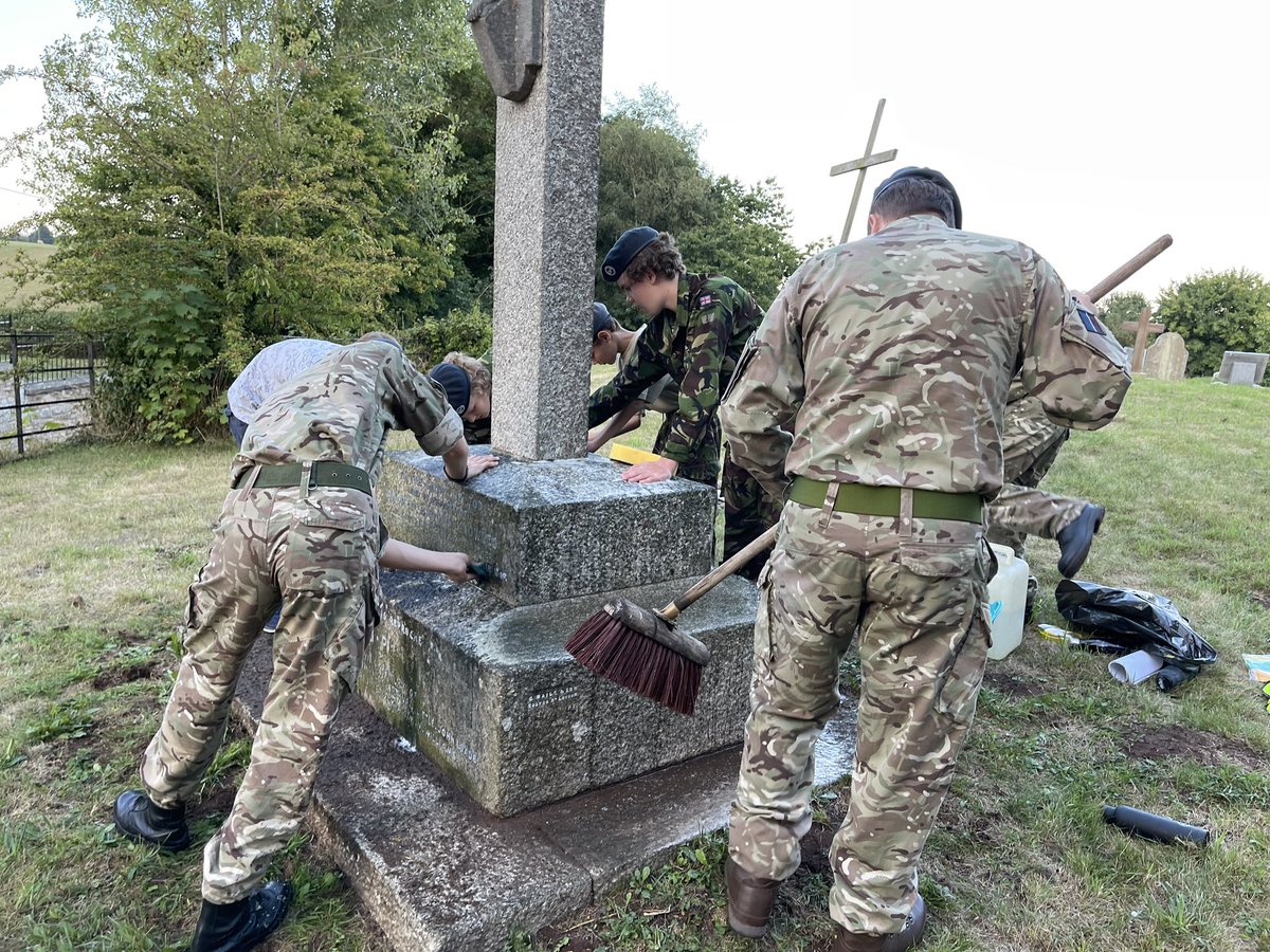 186Newent's tweet photo. A great evening volunteering last night! Team 186 were at St Anne’s Church, Oxenhall giving their amazing War Memorial a clean. A job well done by our cadets!! https://t.co/ZJUak9cvgf