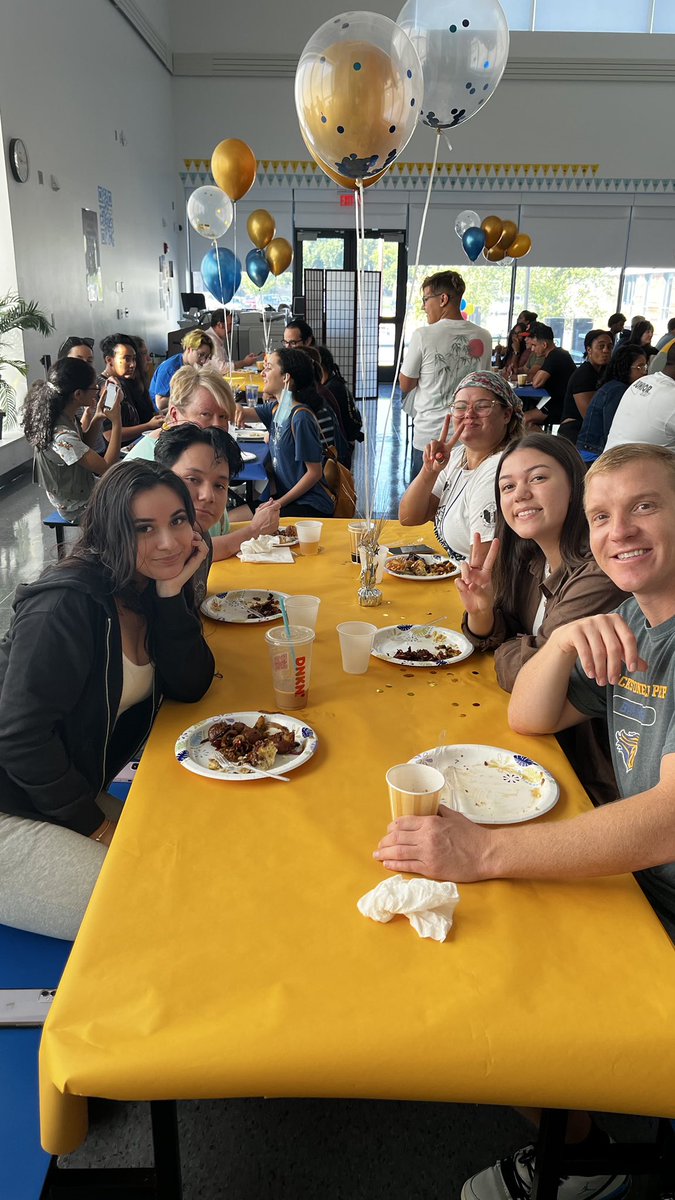 larango_bvp's tweet photo. First Annual Senior Class + Faculty Breakfast Was A Success! 

@davejose @agemma_bvp @SHCAnderson @jsfalk @BVPrep @chiachess @timthemathman @NicSimpso @BVPHS_SW_amy https://t.co/jhzVUHVDMG