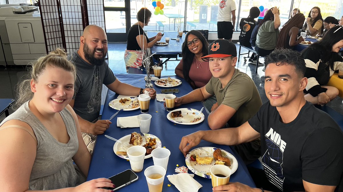 larango_bvp's tweet photo. First Annual Senior Class + Faculty Breakfast Was A Success! 

@davejose @agemma_bvp @SHCAnderson @jsfalk @BVPrep @chiachess @timthemathman @NicSimpso @BVPHS_SW_amy https://t.co/jhzVUHVDMG