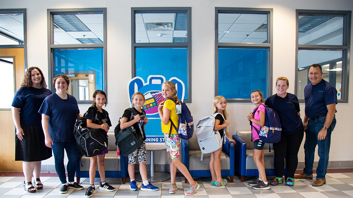 NewYorkISO's tweet photo. Thank you, Carin Lane, for your enthusiasm leading the #PeopleWhoPowerNY in the 2022 @CD_YMCA Running Start #BackpackProgram. This fantastic community effort equips local children with needed school supplies, shoes, and clothing for a successful start to the school year. 📚 #CSR https://t.co/SnLwrXGqoQ