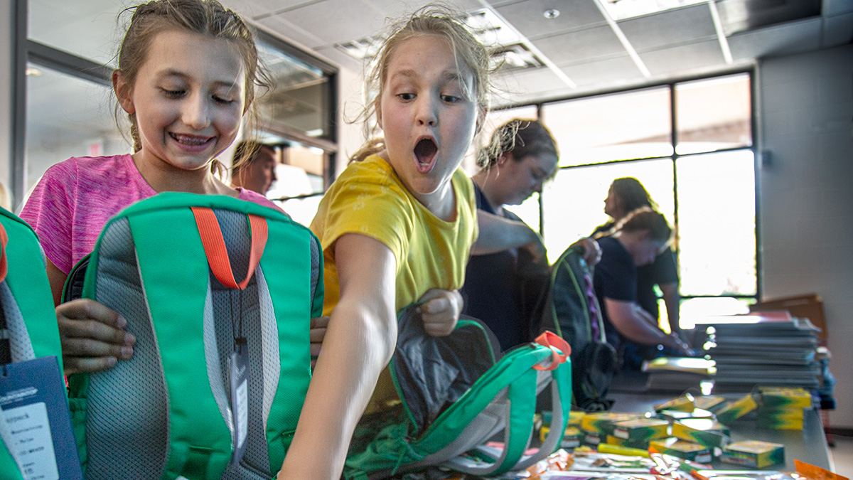 NewYorkISO's tweet photo. Thank you, Carin Lane, for your enthusiasm leading the #PeopleWhoPowerNY in the 2022 @CD_YMCA Running Start #BackpackProgram. This fantastic community effort equips local children with needed school supplies, shoes, and clothing for a successful start to the school year. 📚 #CSR https://t.co/SnLwrXGqoQ