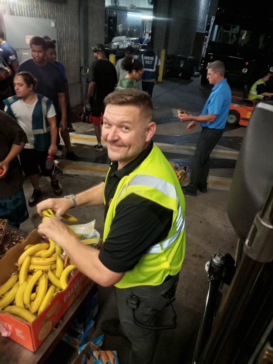 SoutheastUps's tweet photo. Happy Founders Day UPS... Celebrating 115 years of service!
#UPSFoundersDay
#115YearsOfService
#AppreciatingOurWorkers https://t.co/WfipJ7Hsoz